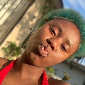 Meet your Posher, Dayanah